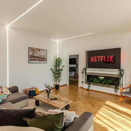 Luxury Penthouse - 2 Bedroom Jacuzzi Near Grand At Universitate Boekarest