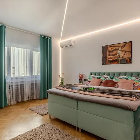 Luxury Penthouse - 2 Bedroom Jacuzzi Near Grand At Universitate شقة *
