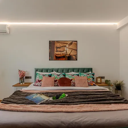 Luxury Penthouse - 2 Bedroom Jacuzzi Near Grand At Universitate