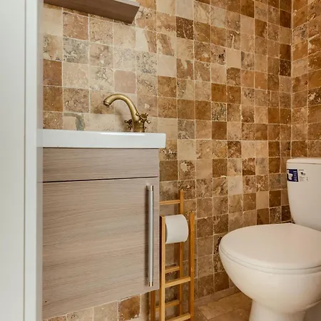 Luxury Penthouse - 2 Bedroom Jacuzzi Near Grand At Universitate Appartement Boekarest
