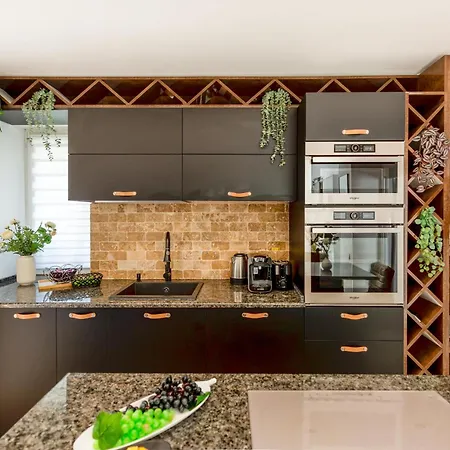 Appartement Luxury Penthouse - 2 Bedroom Jacuzzi Near Grand At Universitate *
