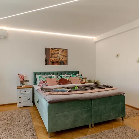 Appartement Luxury Penthouse - 2 Bedroom Jacuzzi Near Grand At Universitate Boekarest
