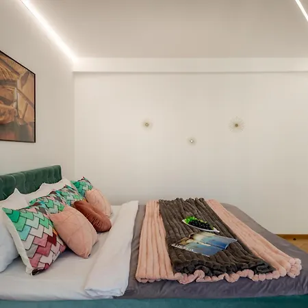 Luxury Penthouse - 2 Bedroom Jacuzzi Near Grand At Universitate