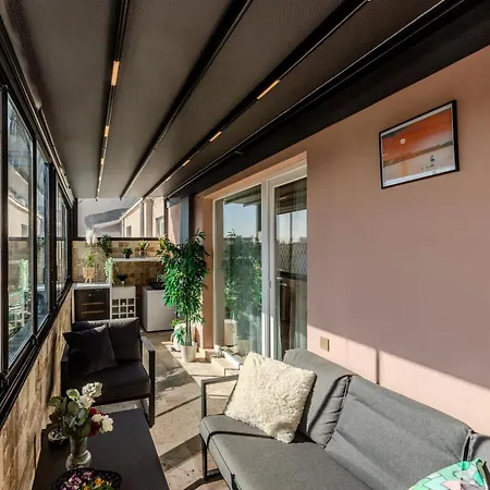 Appartement Luxury Penthouse - 2 Bedroom Jacuzzi Near Grand At Universitate