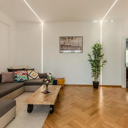 Luxury Penthouse - 2 Bedroom Jacuzzi Near Grand At Universitate شقة *