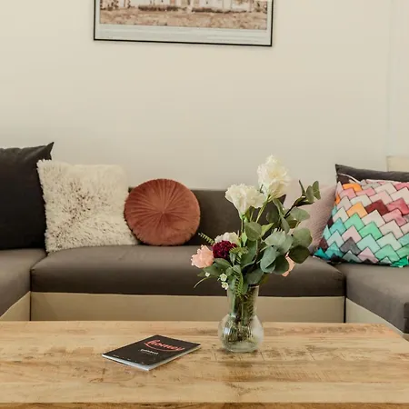 شقة Luxury Penthouse - 2 Bedroom Jacuzzi Near Grand At Universitate
