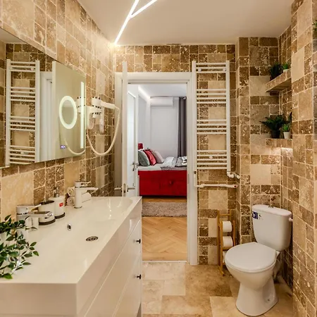 Appartement Luxury Penthouse - 2 Bedroom Jacuzzi Near Grand At Universitate Boekarest