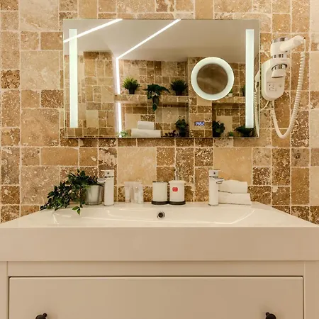 Luxury Penthouse - 2 Bedroom Jacuzzi Near Grand At Universitate بوخارست