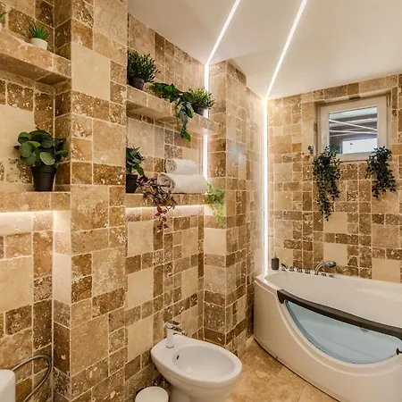 شقة Luxury Penthouse - 2 Bedroom Jacuzzi Near Grand At Universitate