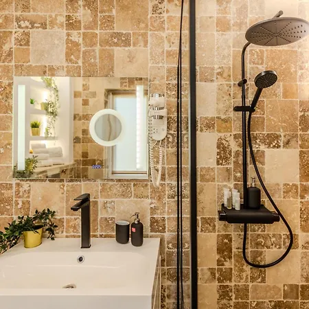 Luxury Penthouse - 2 Bedroom Jacuzzi Near Grand At Universitate