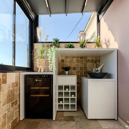 Luxury Penthouse - 2 Bedroom Jacuzzi Near Grand At Universitate *