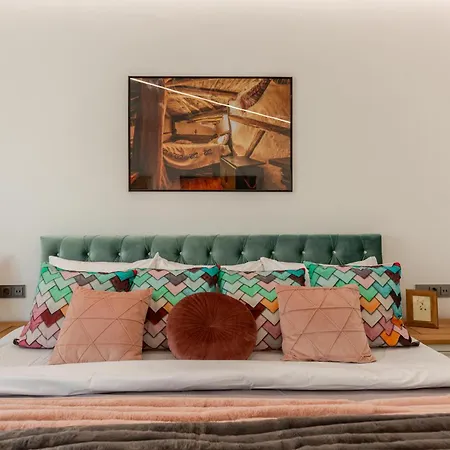 Luxury Penthouse - 2 Bedroom Jacuzzi Near Grand At Universitate