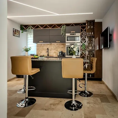 Luxury Penthouse - 2 Bedroom Jacuzzi Near Grand At Universitate Apartament Bukareszt