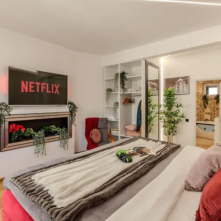 Luxury Penthouse - 2 Bedroom Jacuzzi Near Grand At Universitate *