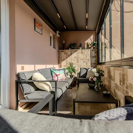 Luxury Penthouse - 2 Bedroom Jacuzzi Near Grand At Universitate Bukareszt
