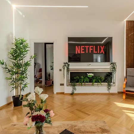 Luxury Penthouse - 2 Bedroom Jacuzzi Near Grand At Universitate Apartament