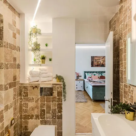 Luxury Penthouse - 2 Bedroom Jacuzzi Near Grand At Universitate Apartament